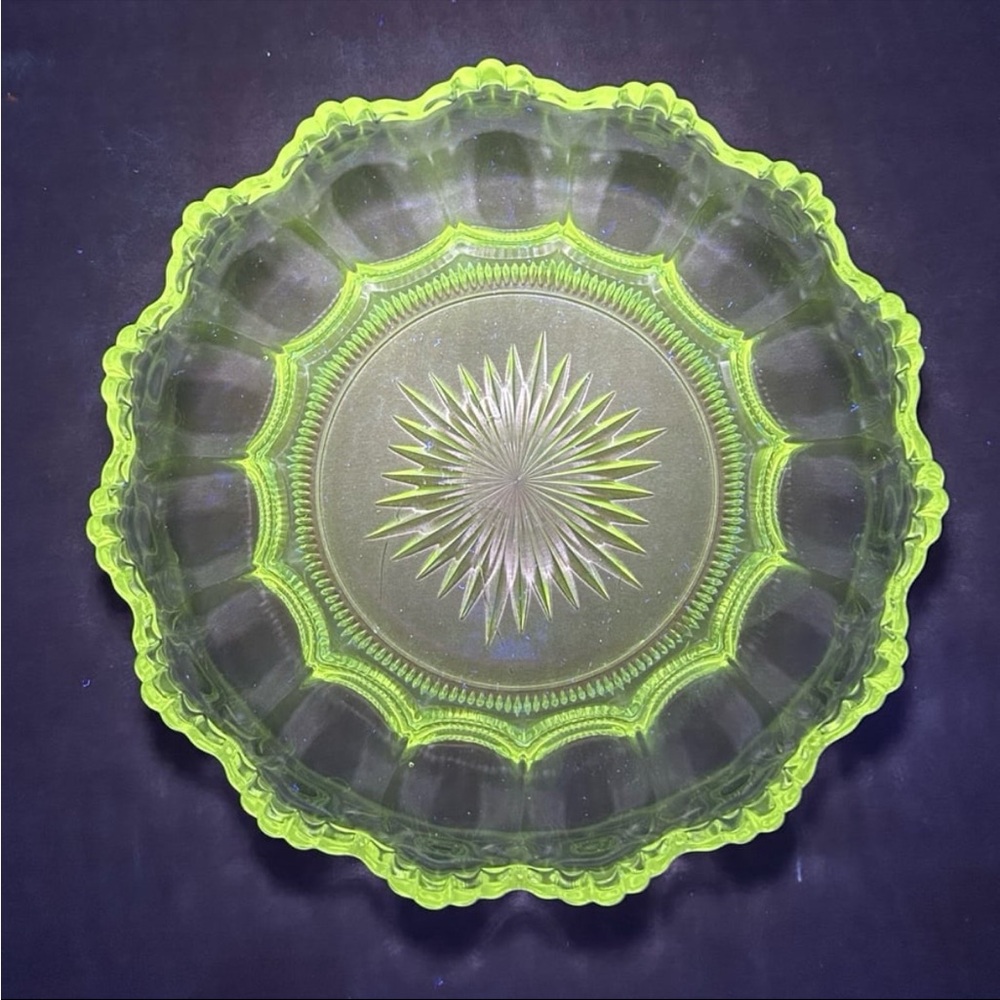Antique EAPG Clear Manganese Glass Bowl – Scalloped Edge, UV Reactive 9”